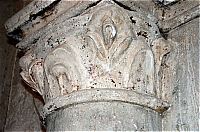 Сионская горница. Вторая капитель с изображением пеликанов.