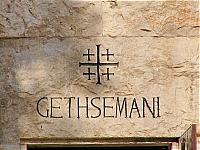Гефсиманский грот. Эмблема над входом.