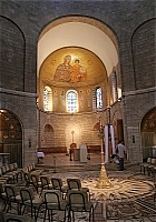 Церковь Успения (Дормицион). Хорошо видна мраморная мозаика пола.