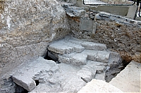 Силоамская купель. Северо-восточный угол лестницы. Археологи обнаружили под этими ступенями оштукатуренный свод.