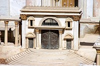 Модель Второго Храма. Ворота Никанора. Названы по имени богатого александрийского иудея, пожертвовавшего деньги на их возведение.