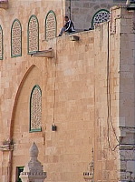 Мечеть аль-Акса. Стены мечети с прекрасными окнами.