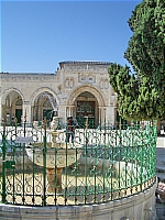 Фонтан эль-Кас. На заднем плане - мечеть аль-Акса.