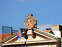 Александровское подворье. Знак на крыше.
