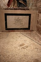 IV остановка. Фрагмент мозаики с изображением сандалий.