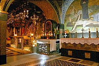 Храм Гроба Господня. Католическая (справа) и Православная Голгофа.