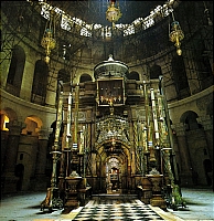 Храм Гроба Господня. Общий вид Ротонды с Кувуклией в центре.